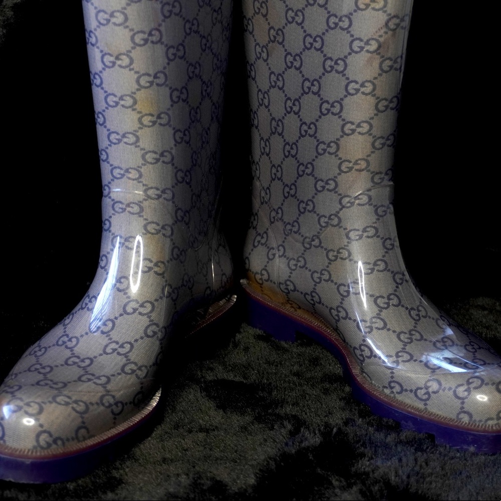 Authentic Gucci Edimburg Blue Rubber GG Guccissima Rain Boots with rugged sole
